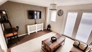 2 Bed Cosy Aylesbury House with Parking - 6