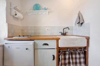 Sira Stonehouse ll - Volimes - 6