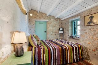 Sira Stonehouse ll - Volimes - 3