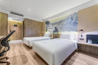 Echarm PLUS Hotel Chongqing Liziba Lianglukou Subway Station - 1