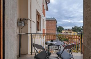 Comfy Flat Steps Away from Siena Station! - Siena - 8