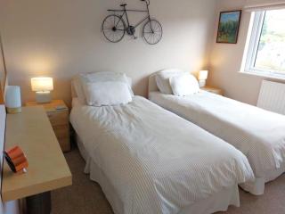 A charming 2 bed apartment overlooking the estuary - 4