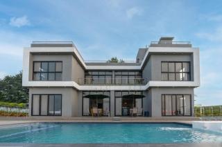 Casa Boho by StayVista - Contemporary design, Farm-view, Swimming pool & Indoor games for a chic retreat - Nashik - 9