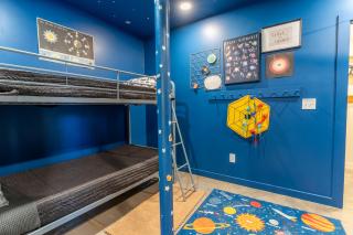 Holler Hall Creekside Mountain Cabin Retreat - 1