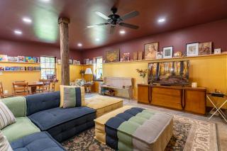 Holler Hall Creekside Mountain Cabin Retreat - 4