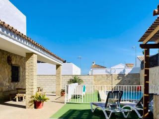 Dos Chalets Separados con Piscina Privada Cada Uno - Perfectos para Grupos Grandes Cerca del Pueblo - Conil de la Frontera - 0
