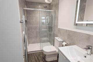Tower Hide by Grandeur Property - 6