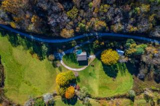 Holler Hall Creekside Mountain Cabin Retreat - 8