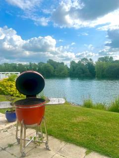 Modern Cotswold Home w Hot Tub - South Cerney - 4