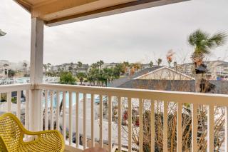 Balcony and Community Pool Deck Condo in Galveston - Galveston - 9