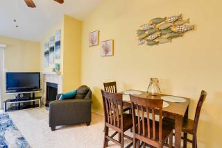Balcony and Community Pool Deck Condo in Galveston - Galveston - 5