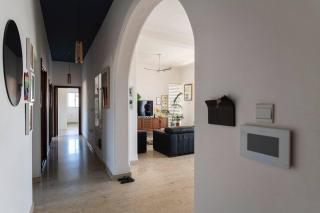 Room in a spacious modernist Apt with views & pool - 4