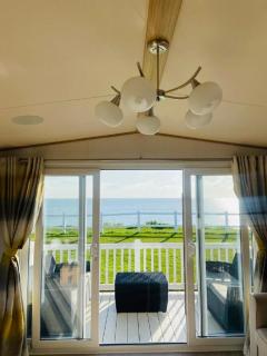 Gorgeous 7 Berth Caravan With Decking And Full Seaviews At Hopton Ref 80053S - Great Yarmouth - 9