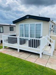 Gorgeous 7 Berth Caravan With Decking And Full Seaviews At Hopton Ref 80053S - Great Yarmouth - 8