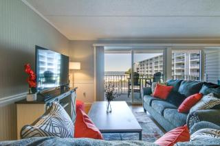 Walk to Ocean City Beach Family Condo with Pool - Ocean City - 0