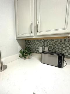 Newly Renovated Townhouse! - Davenport - 2