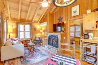 Little Fox Den Ellijay Cabin Rental with Hot Tub! - Ellijay - 6