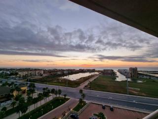 Jackpot Beachfront Condo With Amazing Sunset Views - 8