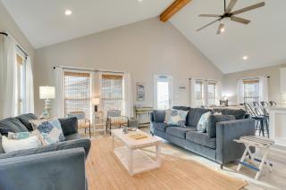 Galveston Home with Pool Access, Walk to Beaches! - Galveston - 8