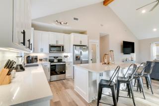 Relax Poolside, Walk to Sand! Galveston Family Gem - 2