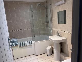 Poachers Hut 1-Bed Cottage Sleeps 2 Pet Friendly - Shorwell - 8