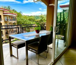 Spacious Penthouse with pool & Jungle Views - 1