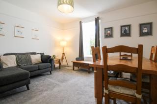 Fairways View - Spacious Apartment - Sleeps 6 - Lovely Views - by Rework Accommodation - 7
