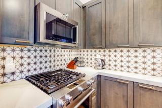 Ski-In, Ski-Out Designer Condo - Truckee - 4