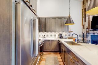 Ski-In, Ski-Out Designer Condo - Truckee - 6