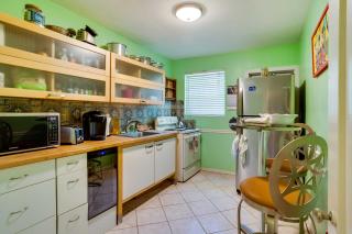 West Palm Beach Home with Fenced-In Yard and Deck! - West Palm Beach - 3
