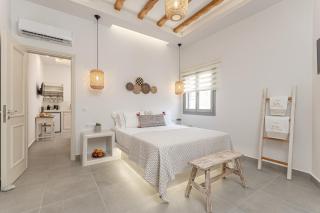 Porto Dema Luxury Suites - Skhoinoussa - 3