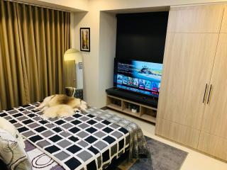 Ultimate Comfort Prime Location 2BR Condo with King Bed near Airport Mall of Asia Fast WiFi and Free Parking - Manila - 6