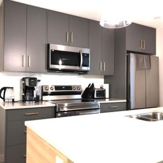 Brand New 2BR Condo with Outdoor Swimming Pool and Hot Tub - Canmore - 0