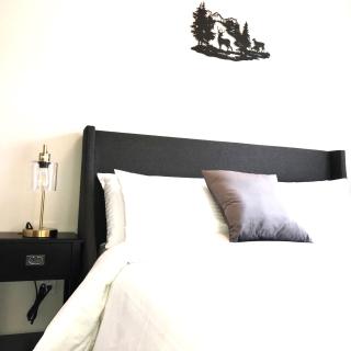 Brand New 2BR Condo with Outdoor Swimming Pool and Hot Tub - Canmore - 3