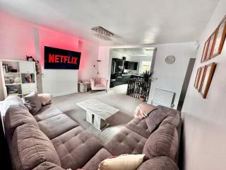 Spacious Modern Duplex Apartment - Rochdale - 0