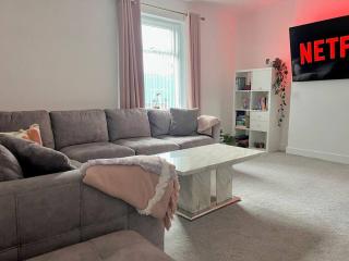 Spacious Modern Duplex Apartment - Rochdale - 9