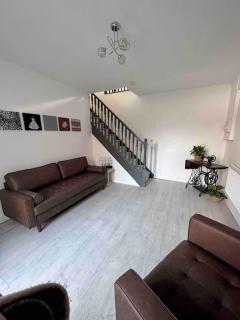 Spacious Modern Duplex Apartment - Rochdale - 7