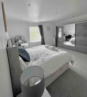 Spacious Modern Duplex Apartment - Rochdale - 5