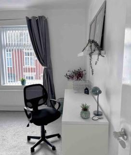 Spacious Modern Duplex Apartment - Rochdale - 3