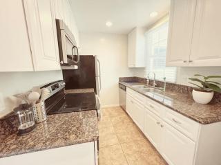 Beach Bungalow #3 in Newport Beach (A/C Included) - 8