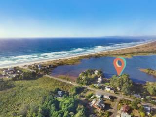 Tranquil Tides- Cape Meares Lakefront Beach Home - Tillamook - 8