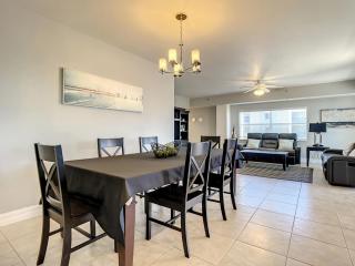 Upscale 32 corner unit with private balcony overlooking the property. OW14-401 - 8