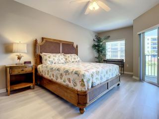 Luxury Fountain View Oceanwalk Condo Seconds to Beach and Pool. OW11-205 - New Smyrna Beach - 5