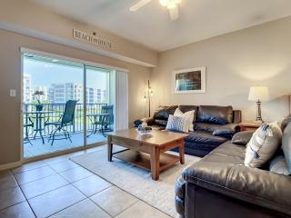Luxury Fountain View Oceanwalk Condo Seconds to Beach and Pool. OW11-205 - New Smyrna Beach - 2