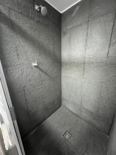 Apartamento para grupos grandes dentro de centro comercial con frisby - Cartago - 1