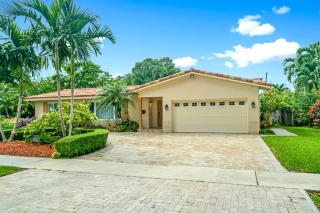Spacious 4BR/3BA pool home, stylishly decorated - 2