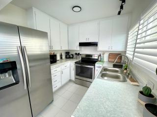 SurfView VR - Best Ocean and Pier View, 5 mins to Beach, Cozy Patio, Pet Friendly - San Clemente - 5