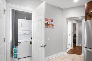 Game Day Getaway - 3BR in Vibrant Wrigleyville - Chicago - 1