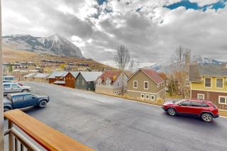 Shimmering Summit Hideaway - 4