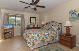 Beautifully updated Sea Woods Condo near main pool and beach access - SC248 - 2